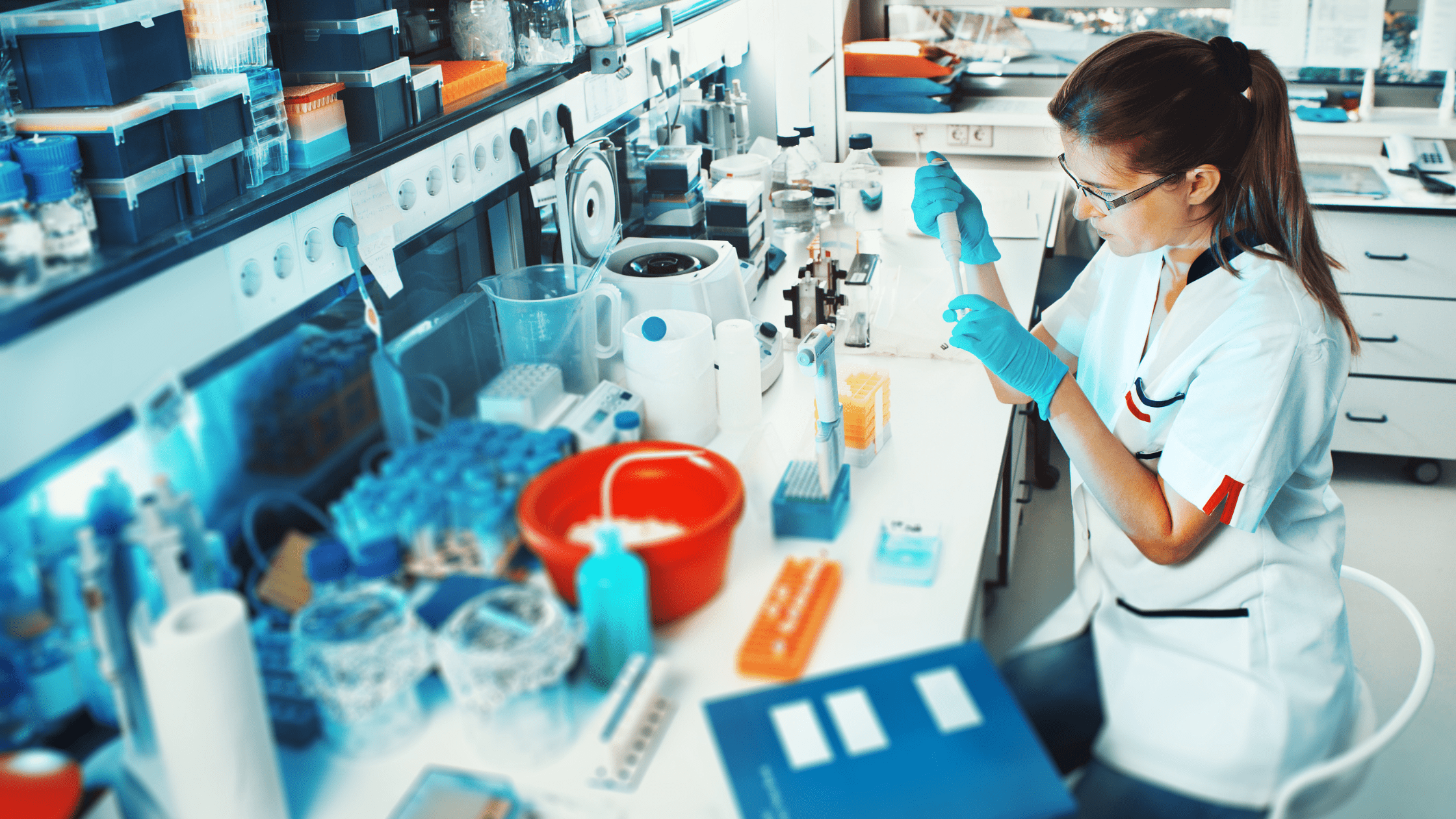 A woman on a gap year before medical school volunteering at a lab.