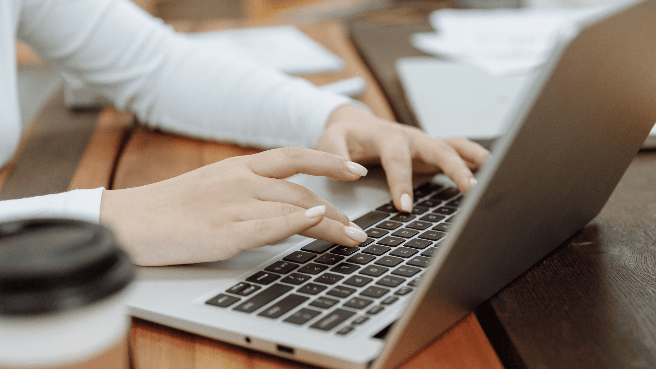 A student typing on laptop using Casper.